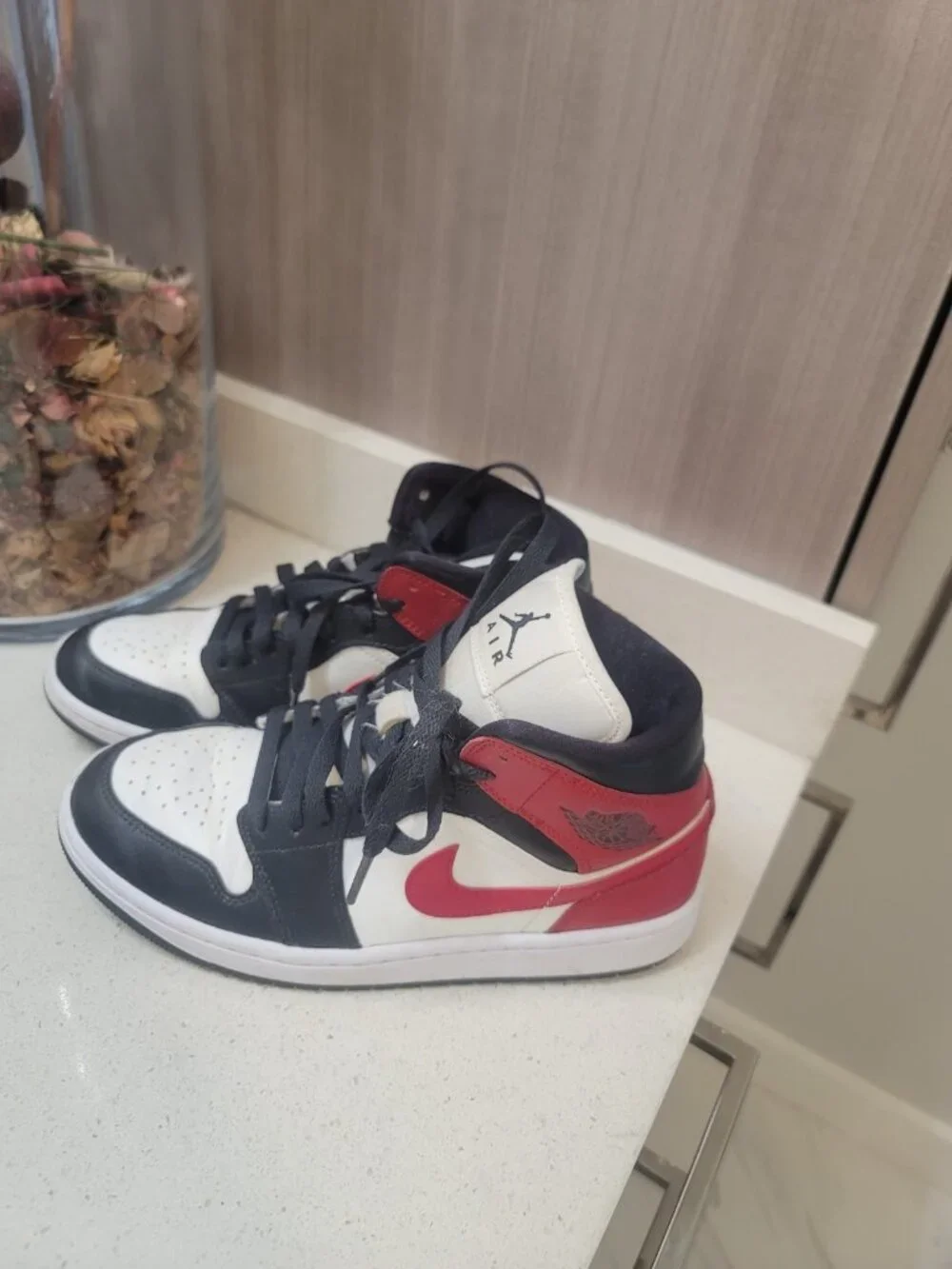 Nike Air Jordan 1 Mid OG NBY White Chicago Bred Mens Shoes 554724-122 Sz 7.5